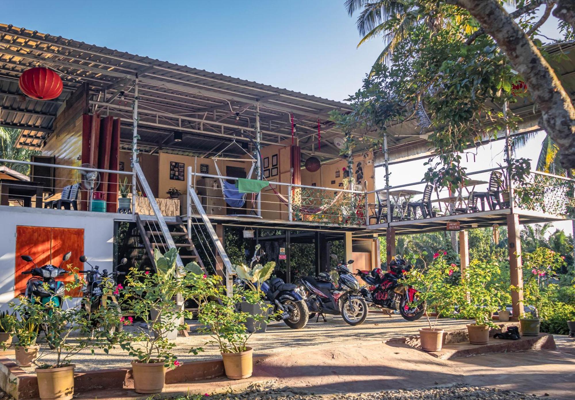 Timba Garden Free Town And Jetty Transport Hotel Семпорна Екстериор снимка
