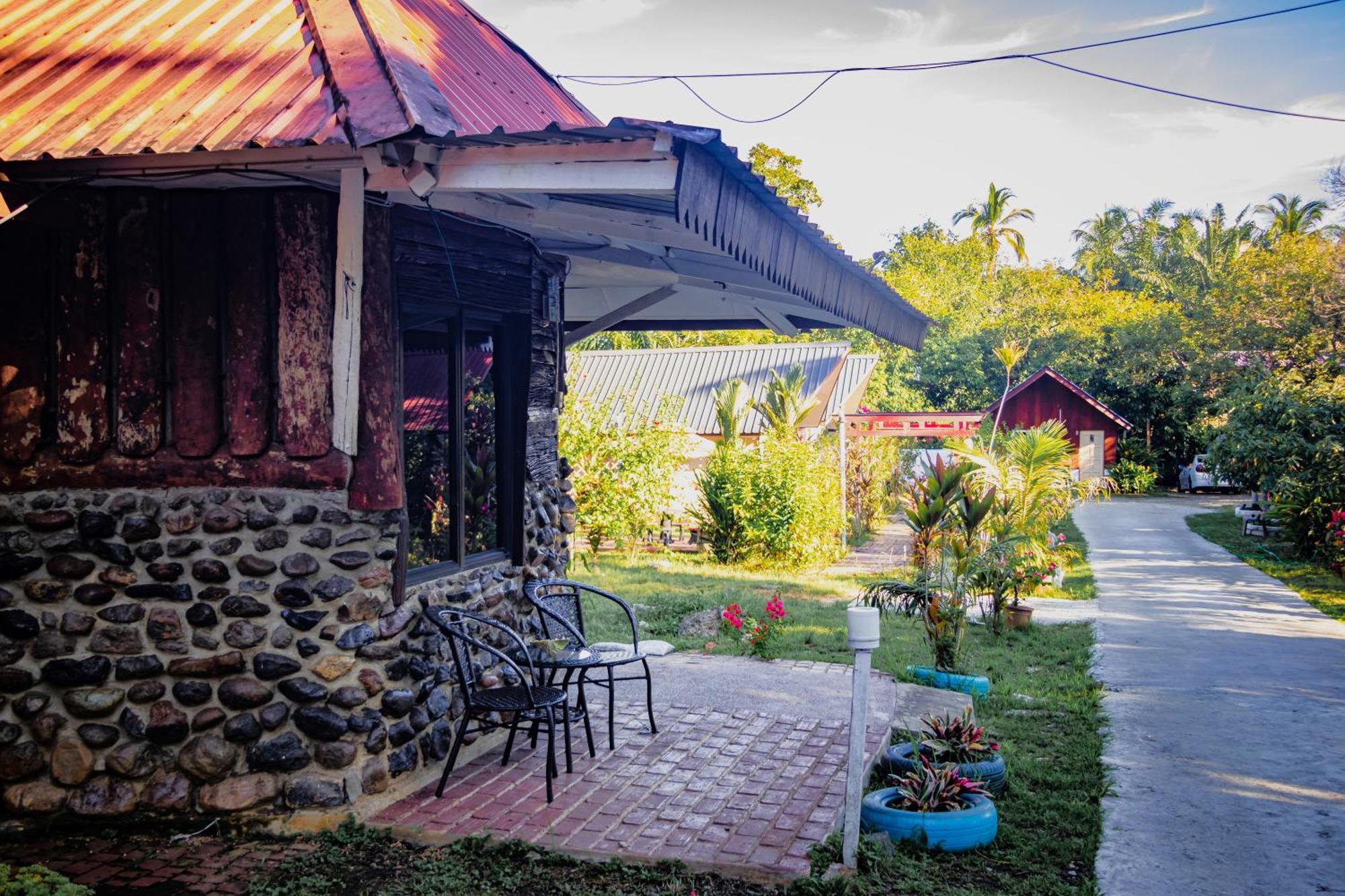 Timba Garden Free Town And Jetty Transport Hotel Семпорна Екстериор снимка